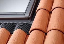 VELUX Montavimo paketas Pagrindinis SK08, banguotai stogo dangai, profilio aukštis iki 45 mm