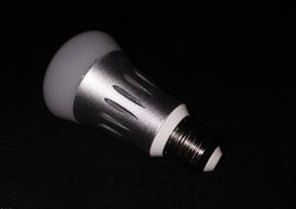 Lempa LED išman. RGB+W E27 7W 600L XS-SLD02