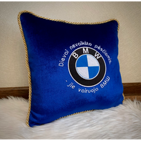 Pagalvė: Dievai nevaikšto pėsčiomis, jie vairuoja BMW