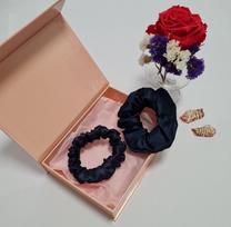 Šilkinė plaukų gumytė "Navy" 5 cm