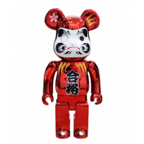         Interjero detalė Bearbrick Medicom Daruma RED 400%        
