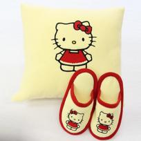 Vaikiška HELLO KITTY fliso pagalvėlė + šlepetės