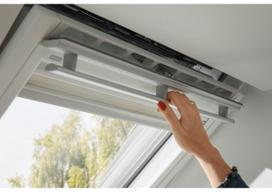 Stoglangis Velux Standard GLU 0061, baltas, rankena viršuje (įv.dydžiai)