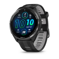 Garmin Forerunner 965 pilkos anglies spalvos titano, padengto deimanto tipo anglies danga, apvadas su juodu korpusu ir juodu arba „Powder Grey“ (pilkšvos) spalvos silikoniniu dirželiu