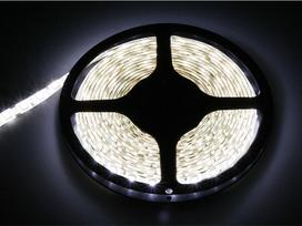 Šaltai balta LED juosta 5050 5m/300proof