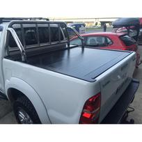ROLL-ON (TIPAS - ŽALIUZĖS), PIKAPO KROVININIO KĖBULO DĖKLAS IŠ ALIUMINIO TOYOTA HILUX (2011-2014)
