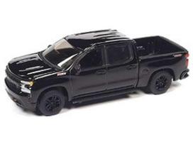 PRE-ORD3R Auto World Modeliukas 2020 Chevrolet Silverado Z71 LT Trail Boss, gloss black