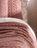 Rinkinys Crovetti Pink su didelėmis pynėmis (pledas + pagalvės) - Minkštas ir jaukus - 140 x 180 cm