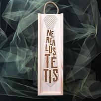 Medinė butelio dėžė "Nerealus tėtis"