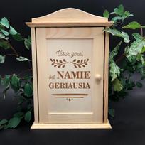 Medinė raktų dėžutė "Visur gerai, bet namie geriausia"