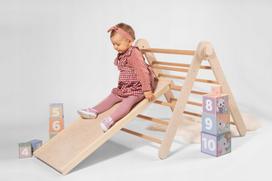 MONTESSORI PIKLER laipiojimo trikampis su čiuožykla / laipiojimo sienele