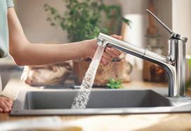 Maišytuvas virtuvei Hansgrohe Zesis su ištraukiama žarnele