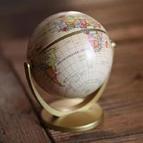 Nauja angliška „The Retro Earth Instrument Orientation Universal Globe Book Decoration“ versija. Gražūs biuro reikmenys