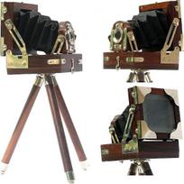 „Vintage Look“ kino kamera, medinis trikojis, kolekcinis studijos dovanų elementas, dekoratyvinis eksponatas namams, biurui ar studijos dovana