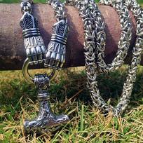 Šiaurės šalių aukštos kokybės nerūdijančio plieno Viking Rune Fist Thunder Hammer Mjolnir pakabukas karoliai Punk Viking Talisman papuošalai Silvery gray