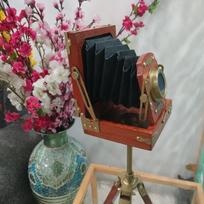 Dekoratyviniai fotoaparatai Sena retro išvaizda Kamera Ruda trikojo kopija Home