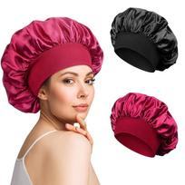 Pakuotėje yra 2 Satin Bonnet naktinės miego kepurė Reguliuojama miegamoji kepuraitė Galvos apdangalas Minkštas galvos apdangalas Šilkinė miegamoji kepuraitė su elastine juostele moterims ir mergaitėms (juodas 21x17x2cm