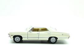 Automodelis Kinsmart 1967 Chevrolet Impala