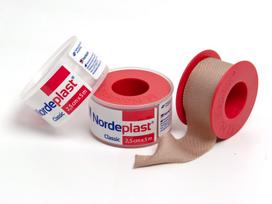 NORDEPLAST fiksuojantis pleistras medžiaginiu pagrindu ritėje, 2,25cmx5m