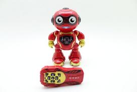 Nuotoliniu būdu valdomas šokantis robotas