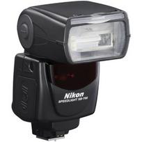 Nikon AF-S DX NIKKOR 35mm f/1.8G + Nikon Speedlight SB-700