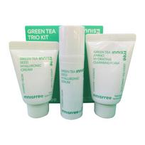„Innisfree“ žaliosios arbatos trio rinkinys (Serumas 15 ml + kremas 15 ml + forma 20 g) #1KIT