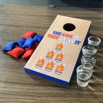 „Cornhole Toss“ vakarėlio gėrimo žaidimas Ankstyvieji mokomieji žaislai su 4 puodeliais mediniai smėlio maišeliai