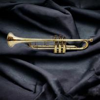45,72 cm rankų darbo žalvarinis trimitas, skirtas muzikos klasei Muzikos kabinetas Neveikiantys žalvariniai muzikos instrumentai demonstravimui Dovana mokiniams