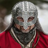 Viduramžių vikingų šalmo šarvai Vendel plieno išgraviruotas šalmas su grandininiu vikingu