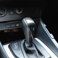 Anglies pluošto tekstūros interjero pavarų perjungimo rankenėlės galvutės dangtelio apdaila BMW 1 3 serijos E87 E90 E92 E93 2006 - 2009 2010 2011 X1