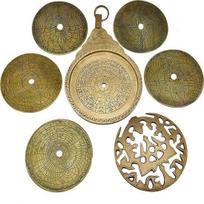 8,5  kabantis žalvarinis arabų astroliabijos gaublys, jūrų navigacinis, astrologinis kalendorius