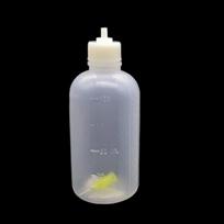 ESD buteliukas 100ml - su adata - skysčiams dozuoti