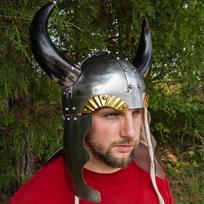 „Viking Leader“ raguotas šalmas – viduramžių 18 dydžio plieninis be pamušalo išgalvotas atramos šalmas su tikrais buivolo ragais