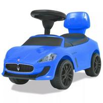 Maserati paspirtukas,užsėdama mašina, mėlyna