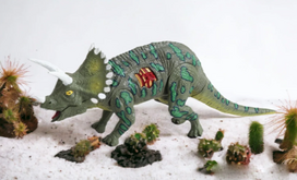 Žaislinis dinozauras triceratopsas su garsais