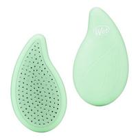 WetBrush Go Green Palm Delne telpantis šepetys su arbatmedžių aliejumi Tea Tree Oil