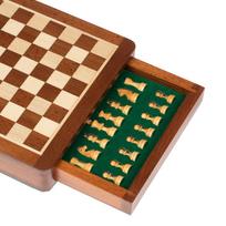 SOLIDŪS MAGNETINIAI mediniai šachmatai su dėže + ŠAŠKĖS. 19,5x19,5cm., karalius: 3,3cm.