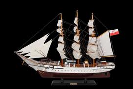 Burlaivio „Dar Pomorza“ medinis modelis 80 cm – elegantiška dekoracija