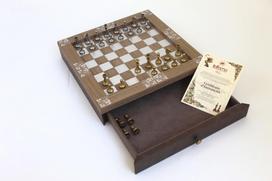 Metalinės šachmatų figūros su unikalia medienos/ aliuminio/ eko odos šachmatų lenta ir dėtuve