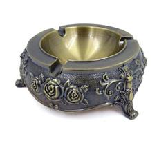 Prabangi metalinė Liudviko stiliaus peleninė, auksu dekoruota, 12 cm