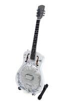 Mahagoninė mini gitara, Knopfler stilius, 24,5 cm, 1:4, su stovu – kolekcinė
