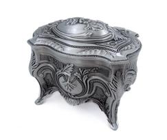 Elegantiška metalinė papuošalų dėžutė – vintažinė, dovanai