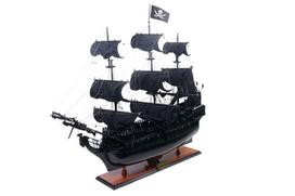 Juodoji Perla – rankų darbo medinis laivo modelis Karibų piratų gerbėjams