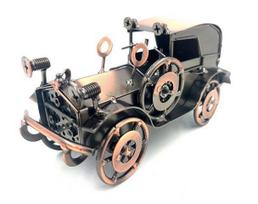Vintažinis metalinis automobilio modelis – retro dekoras, interjerui