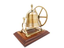 Žalvarinis besisukantis varpelis su mediniu pagrindu – recepcijai, retro