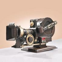 Retro kino projektoriaus modelis Dekoratyvinis klasikinio stiliaus filmų projektorius, skirtas namų, biuro ar studijos dekoravimui, puikiai tinka kino entuziastams, kino gerbėjams