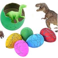 Vandenyje augantys dinozaurai kiaušinyje