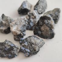 Natūralaus glaukofano akmens kristalų mineralų pavyzdžiai Gydomasis neapdorotas akmuo gražus papuošalas namų dekoravimui energetinis akmuo 100g mėlyna