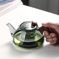 Elegantiškas ir universalus stiklinis arbatinukas su integruotu filtru - idealus kiekvienam arbatos mėgėjui. Puikiai tinka naudoti namuose ir biure. Teapot