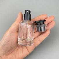 30 ml stiklinis tuščias daugkartinio naudojimo kvepalų buteliukas cilindrinis papildomas buteliukas kelioninis nešiojamas kvepalų purkštukas konteineriai mėginio buteliukas 30ml&glass beige